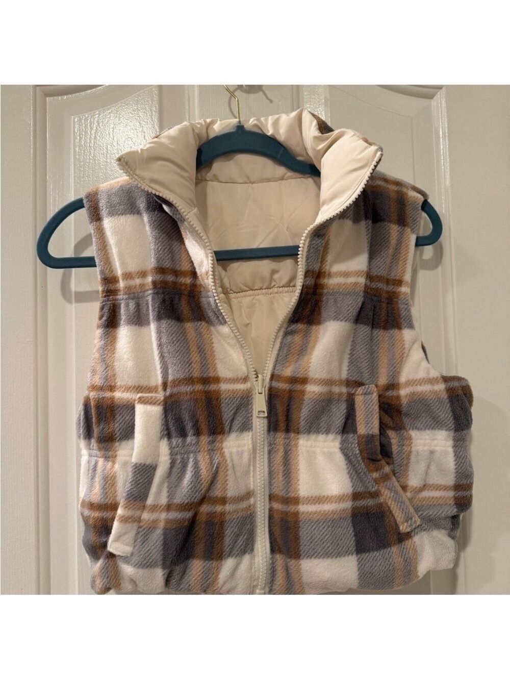 Reversible Cropped Puffer Vest NWT - Picture 3 of 4